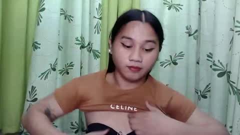 Snapshot of petite_trish chatting on January 25, 8:31 am trish online show from January 25, 8:31 am