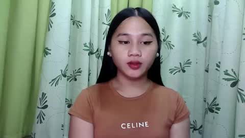 Snapshot of petite_trish chatting on January 25, 12:47 pm trish online show from January 25, 12:47 pm