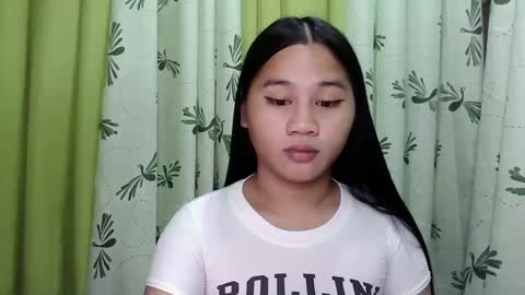 Snapshot of petite_trish chatting on January 26, 11:29 pm trish online show from January 26, 11:29 pm