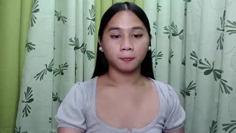 Snapshot of petite_trish chatting on January 27, 5:36 am trish online show from January 27, 5:36 am