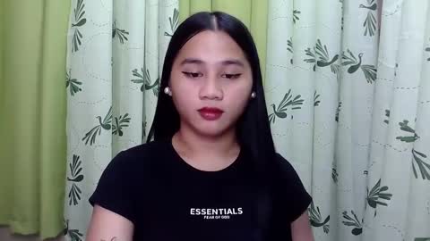 Snapshot of petite_trish chatting on January 28, 2:21 am trish online show from January 28, 2:21 am