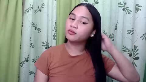 Snapshot of petite_trish chatting on January 31, 1:54 am trish online show from January 31, 1:54 am
