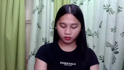 Snapshot of petite_trish chatting on February 1, 2:47 am trish online show from February 1, 2:47 am