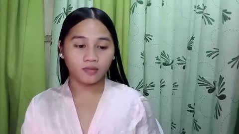 Snapshot of petite_trish chatting on February 2, 8:35 am trish online show from February 2, 8:35 am