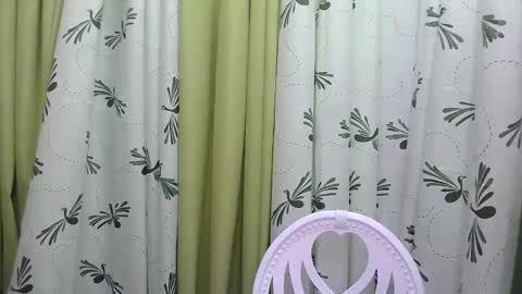 Snapshot of petite_trish chatting on February 3, 1:41 am trish online show from February 3, 1:41 am