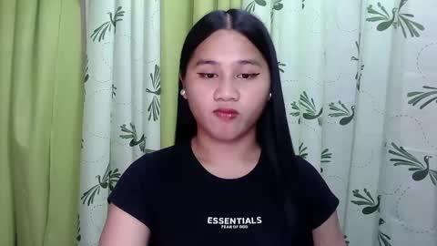 Snapshot of petite_trish chatting on February 3, 4:46 am trish online show from February 3, 4:46 am