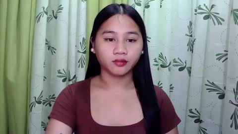 Snapshot of petite_trish chatting on February 3, 10:43 pm trish online show from February 3, 10:43 pm