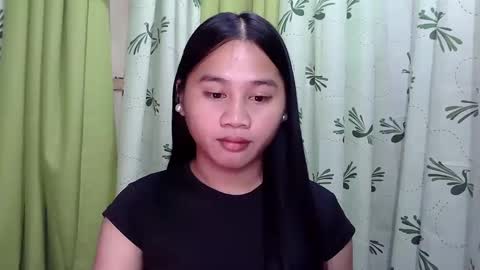 Snapshot of petite_trish chatting on February 4, 10:00 am trish online show from February 4, 10:00 am