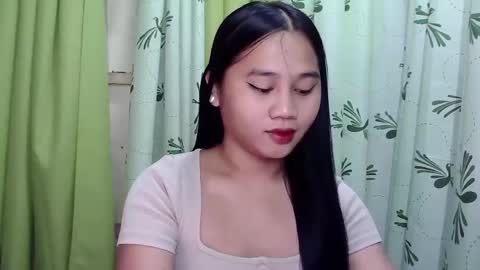 Snapshot of petite_trish chatting on February 4, 11:06 pm trish online show from February 4, 11:06 pm