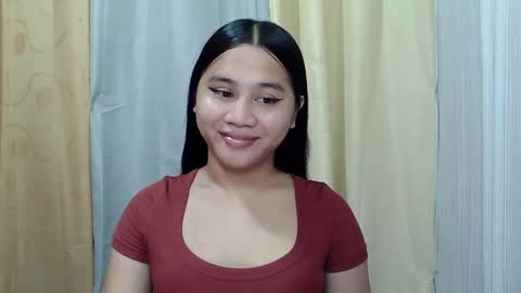 Snapshot of petite_trish chatting on February 9, 11:04 pm trish online show from February 9, 11:04 pm