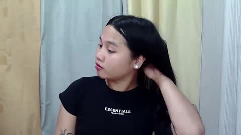 Snapshot of petite_trish chatting on February 10, 11:15 am trish online show from February 10, 11:15 am