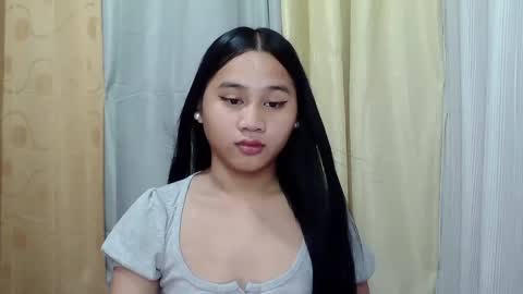 Snapshot of petite_trish chatting on February 10, 11:55 pm trish online show from February 10, 11:55 pm