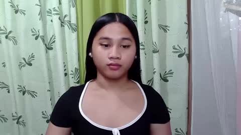 Snapshot of petite_trish chatting on February 12, 1:41 am trish online show from February 12, 1:41 am