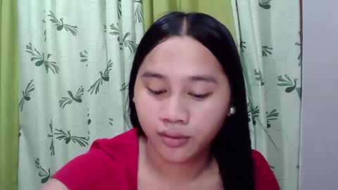Snapshot of petite_trish chatting on February 14, 2:18 am trish online show from February 14, 2:18 am