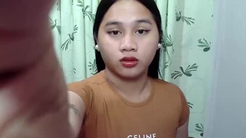 Snapshot of petite_trish chatting on February 14, 11:10 am trish online show from February 14, 11:10 am