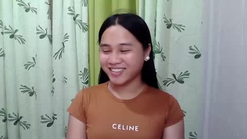 Snapshot of petite_trish chatting on February 15, 2:04 am trish online show from February 15, 2:04 am