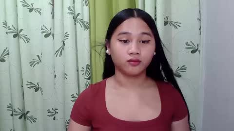 Snapshot of petite_trish chatting on February 15, 11:17 am trish online show from February 15, 11:17 am