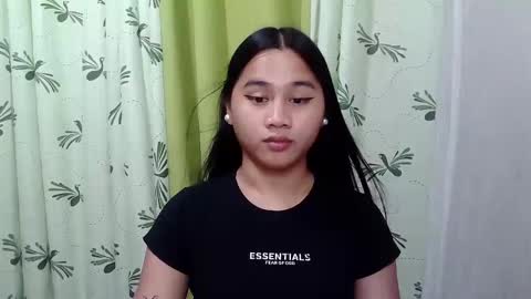 Snapshot of petite_trish chatting on February 16, 12:43 pm trish online show from February 16, 12:43 pm
