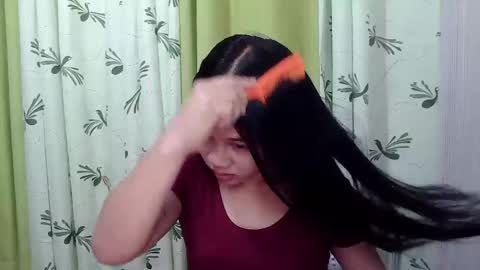 Snapshot of petite_trish chatting on February 19, 12:35 am trish online show from February 19, 12:35 am