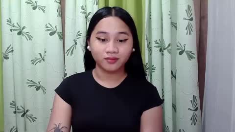 Snapshot of petite_trish chatting on February 22, 10:51 am trish online show from February 22, 10:51 am