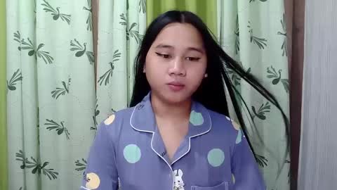 Snapshot of petite_trish chatting on February 22, 11:46 pm trish online show from February 22, 11:46 pm