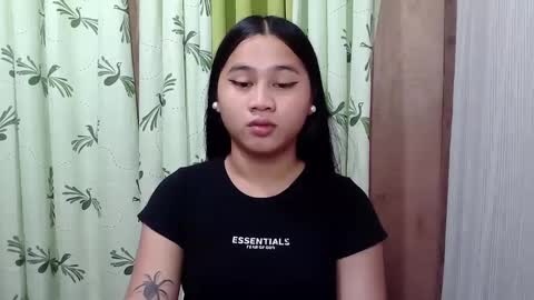 Snapshot of petite_trish chatting on February 23, 5:56 am trish online show from February 23, 5:56 am