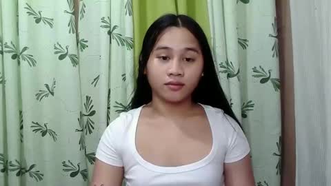 Snapshot of petite_trish chatting on February 24, 10:37 am trish online show from February 24, 10:37 am