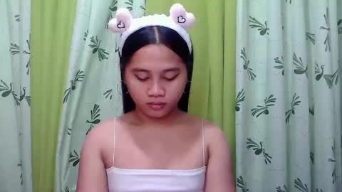 Snapshot of petite_trish chatting on February 26, 11:26 pm trish online show from February 26, 11:26 pm