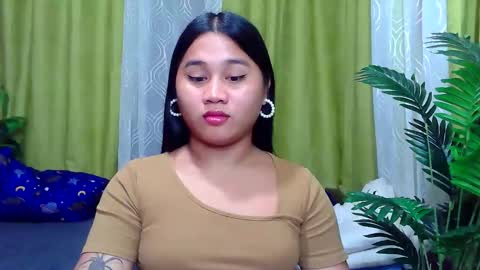 Snapshot of petite_trish chatting on September 19, 11:44 am trish online show from September 19, 11:44 am