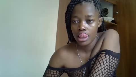 Snapshot of petite_veee chatting on September 14, 9:08 am VERONICA MUTAMBI online show from September 14, 9:08 am