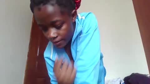 Snapshot of petite_veee chatting on October 6, 10:12 am VERONICA MUTAMBI online show from October 6, 10:12 am