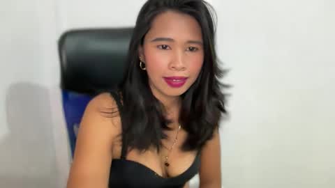 Snapshot of petiteasian01 chatting on March 21, 2:27 am petiteasian01 online show from March 21, 2:27 am