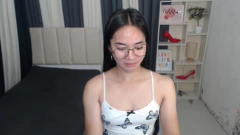 Snapshot of petiteasianmarian chatting on October 16, 6:09 pm bigcock Marian online show from October 16, 6:09 pm