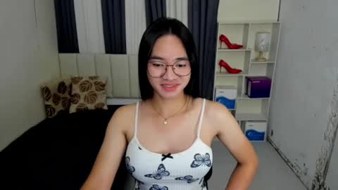 Snapshot of petiteasianmarian chatting on January 8, 5:48 pm bigcock Marian online show from January 8, 5:48 pm