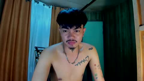 Snapshot of petiteasianx chatting on November 24, 7:30 am Vrin online show from November 24, 7:30 am