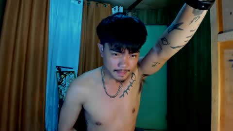 Snapshot of petiteasianx chatting on November 27, 4:25 am Vrin online show from November 27, 4:25 am