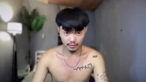 Snapshot of petiteasianx chatting on December 2, 8:37 pm Vrin online show from December 2, 8:37 pm