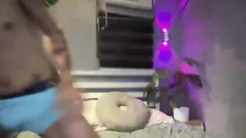 Snapshot of petiteasianx chatting on December 3, 1:42 pm Vrin online show from December 3, 1:42 pm