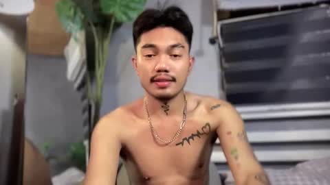 Snapshot of petiteasianx chatting on December 14, 10:09 am Vrin online show from December 14, 10:09 am