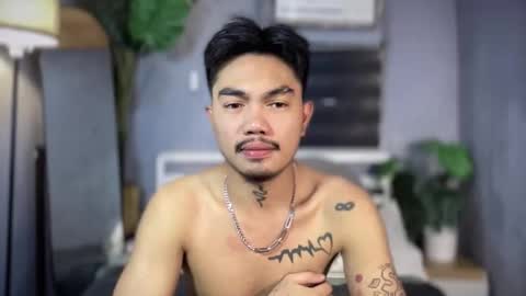 Snapshot of petiteasianx chatting on December 15, 11:36 am Vrin online show from December 15, 11:36 am