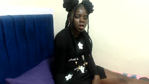 Snapshot of petitebeautyy chatting on May 30, 2:47 pm petitebeautyy online show from May 30, 2:47 pm
