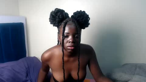 Snapshot of petitebeautyy chatting on May 31, 7:04 pm petitebeautyy online show from May 31, 7:04 pm