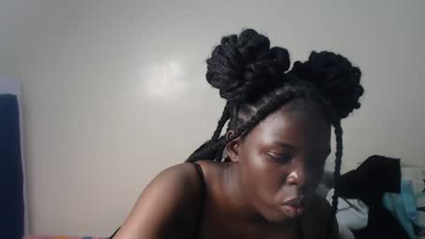 Snapshot of petitebeautyy chatting on June 4, 1:39 pm petitebeautyy online show from June 4, 1:39 pm