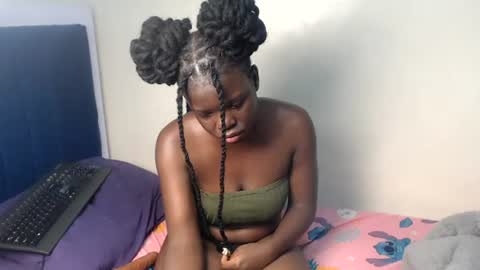 Snapshot of petitebeautyy chatting on June 9, 2:39 pm petitebeautyy online show from June 9, 2:39 pm