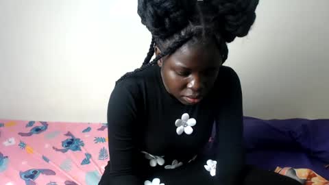 Snapshot of petitebeautyy chatting on June 14, 3:58 pm petitebeautyy online show from June 14, 3:58 pm