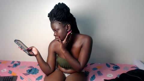 Snapshot of petitebeautyy chatting on June 15, 4:09 pm petitebeautyy online show from June 15, 4:09 pm