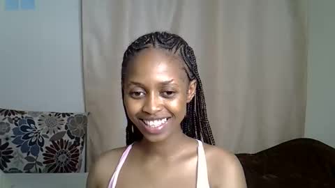 Snapshot of petitecaramell chatting on October 18, 3:46 pm Caramel online show from October 18, 3:46 pm