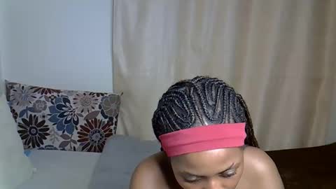 Snapshot of petitecaramell chatting on October 27, 3:27 pm Caramel online show from October 27, 3:27 pm