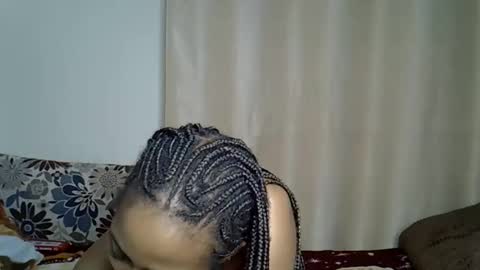 Snapshot of petitecaramell chatting on November 2, 3:09 am Caramel online show from November 2, 3:09 am