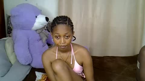 Snapshot of petitecaramell chatting on December 4, 3:10 pm Caramel online show from December 4, 3:10 pm